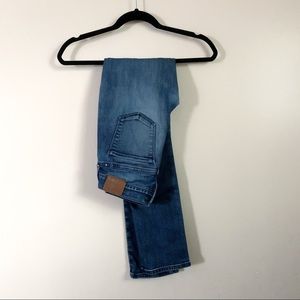 Lucky Brand• blue straight leg jeans